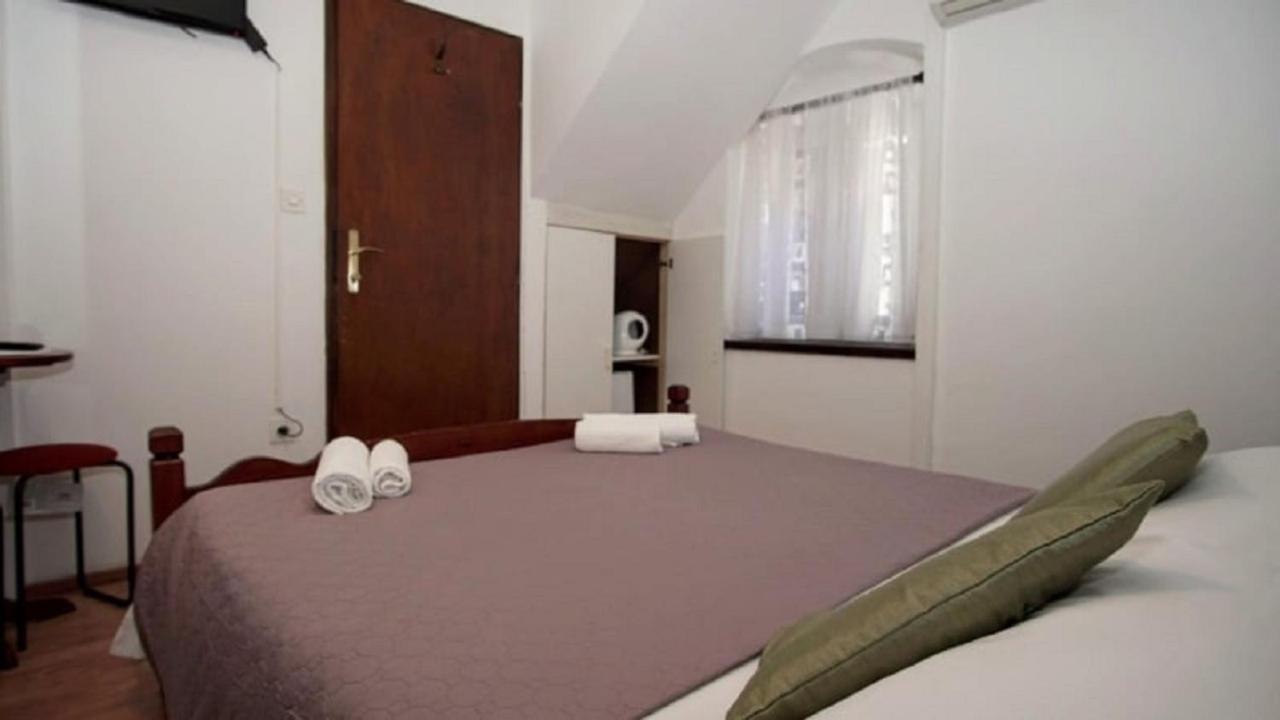 Rooms & Studio Stipcic Трогир Экстерьер фото