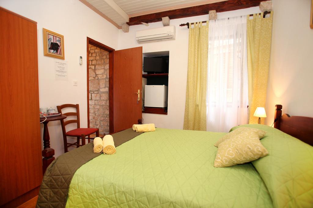 Rooms & Studio Stipcic Трогир Экстерьер фото