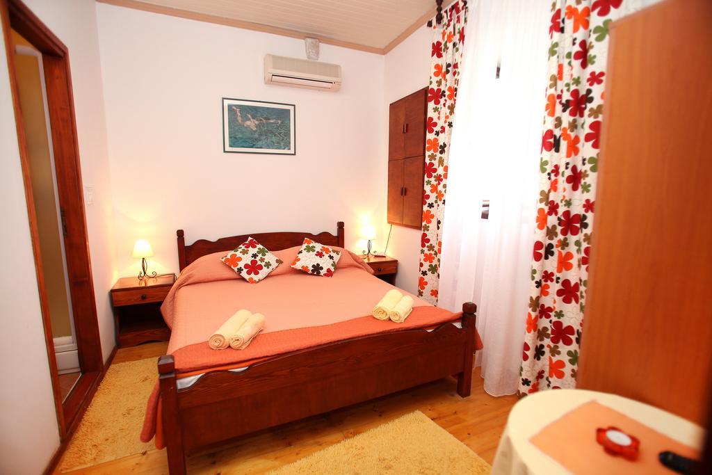 Rooms & Studio Stipcic Трогир Экстерьер фото